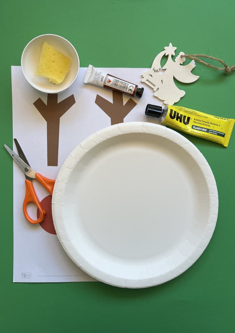 Rudolph from a triangular Paper Plate