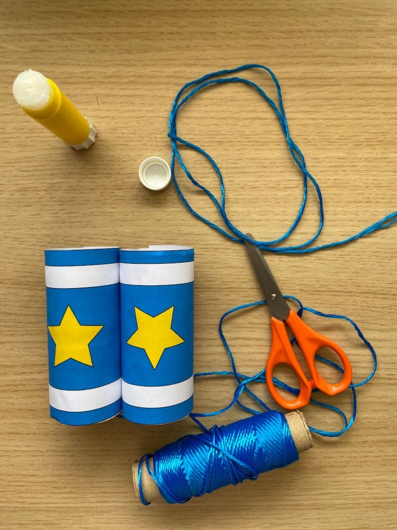 Craft for kids preschool kindergarten. Educational play for toddlers for preschool. Binoculars. Toilet paper roll. Rope. Scissors. Glue. Free printable material. 