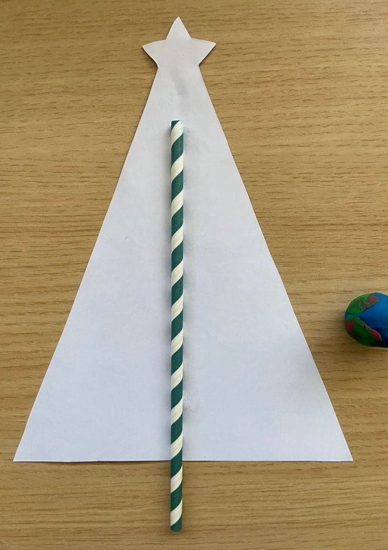 Free printable craft for kids for the holidays. Christmas and New Year's. Christmas tree with paper, straw and plasticine.