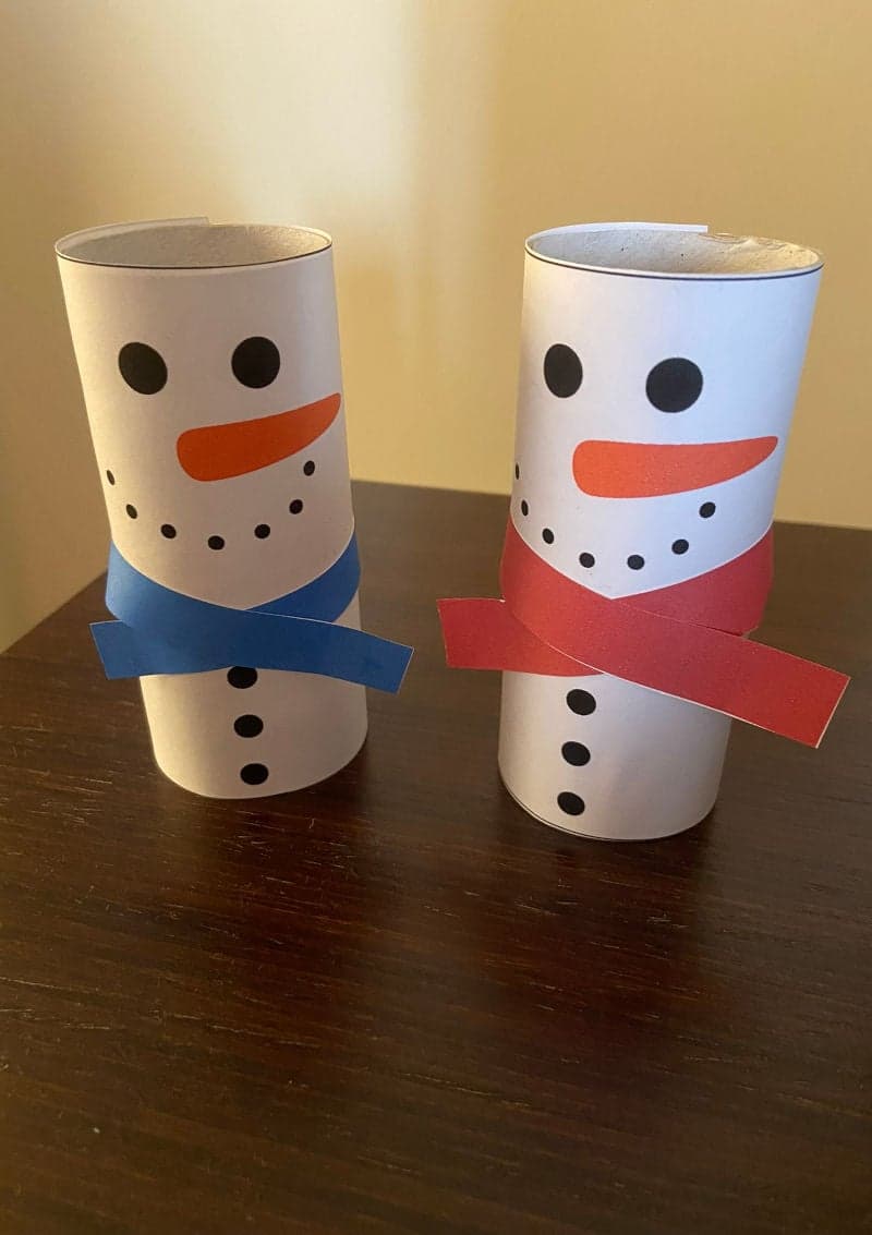 Free printable craft for kids for the holidays. Christmas and New Year's. Toilet paper roll snowman.