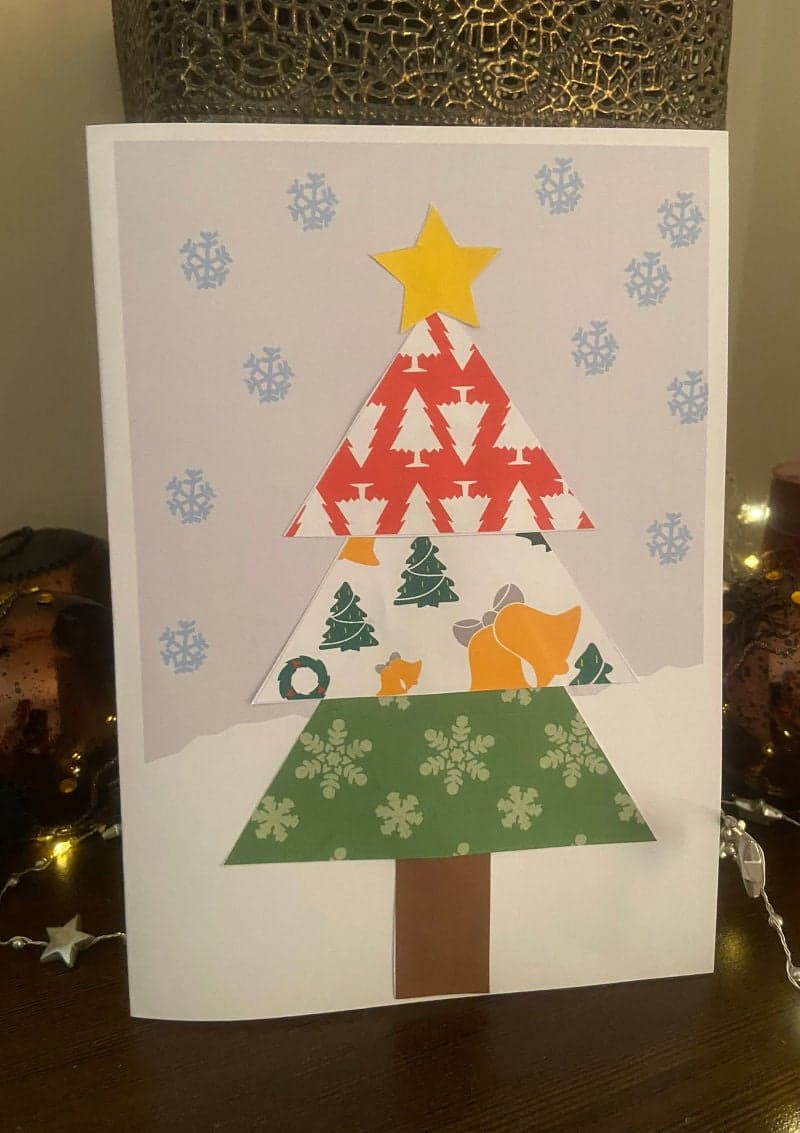 Free printable craft for kids for the holidays. Christmas and New Year's. Scrap Christmas tree card.