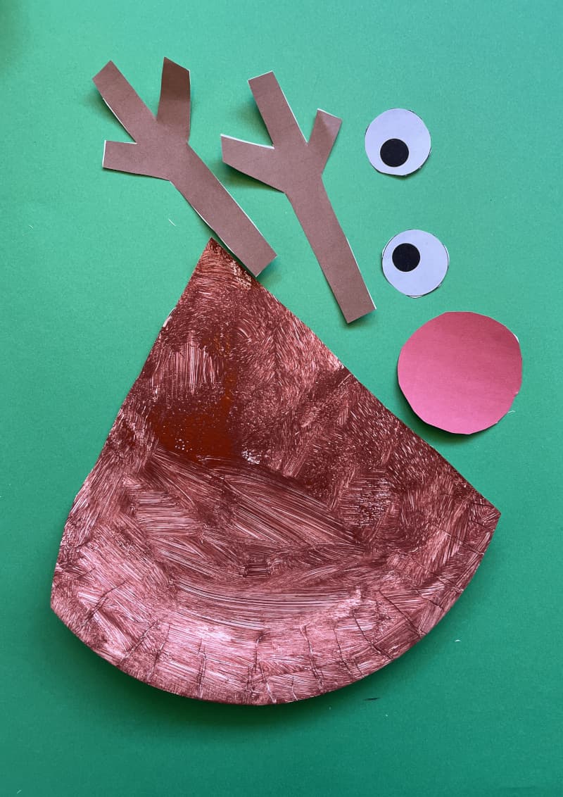 Rudolph from a triangular Paper Plate