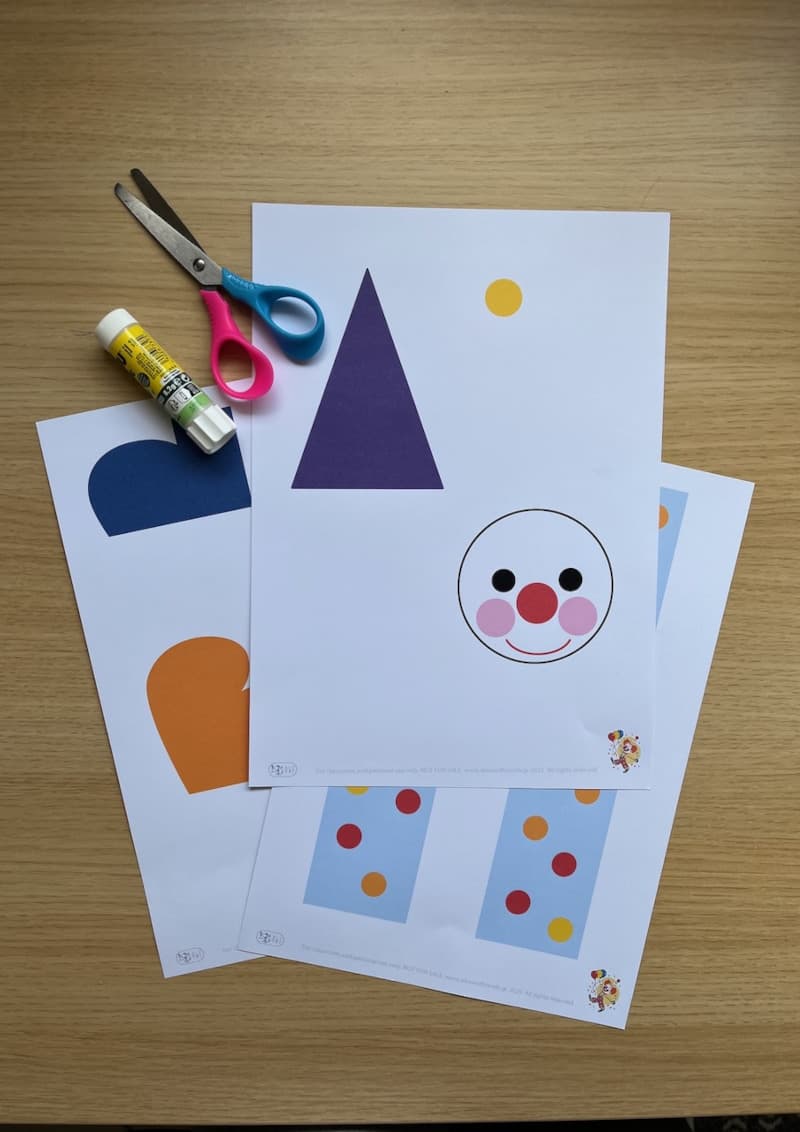 Αποκριάτικη χειροτεχνία κλόουν με κόψιμο και κόλληση για παιδιά προσχολικής ηλικίας