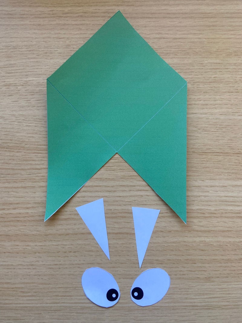 Monster bookmarks craft for preschoolers with free printable material. Building process.