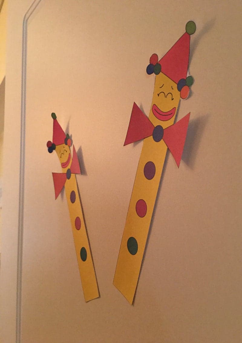 Δωρεάν εκτυπώσιμη χειροτεχνία για τις Απόκριες για παιδιά. Μαυρόασπροι χαρούμενοι κλόουν. 