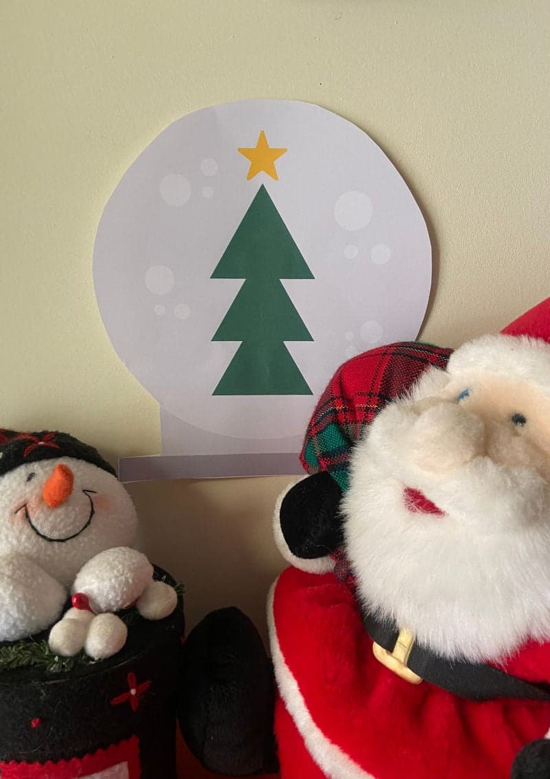 Free printable stickers for kids for the holidays. Christmas and New Year's. Christmas tree.