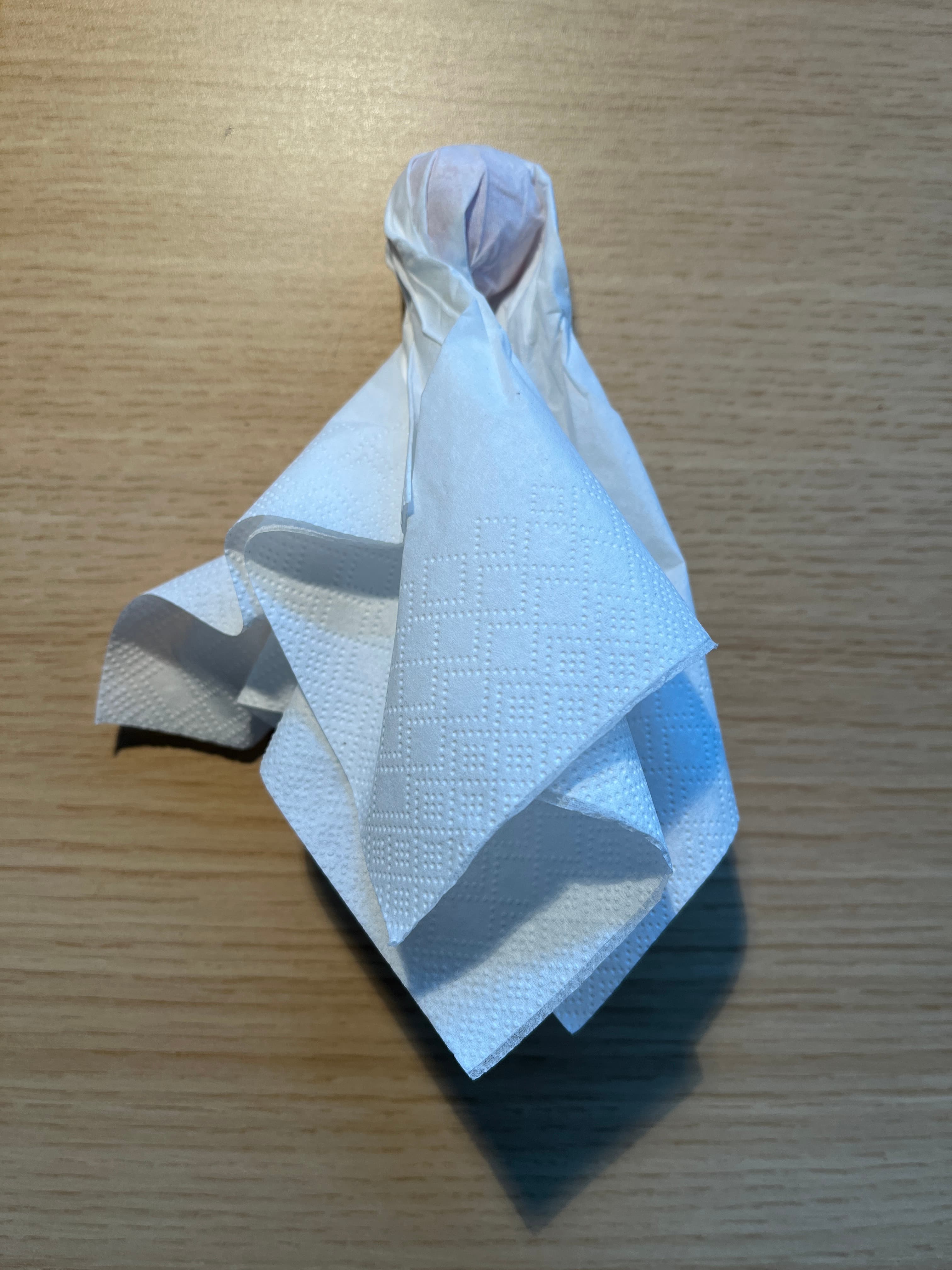 Adorable ghost treats made from lollipops wrapped in white tissue paper — Halloween craft