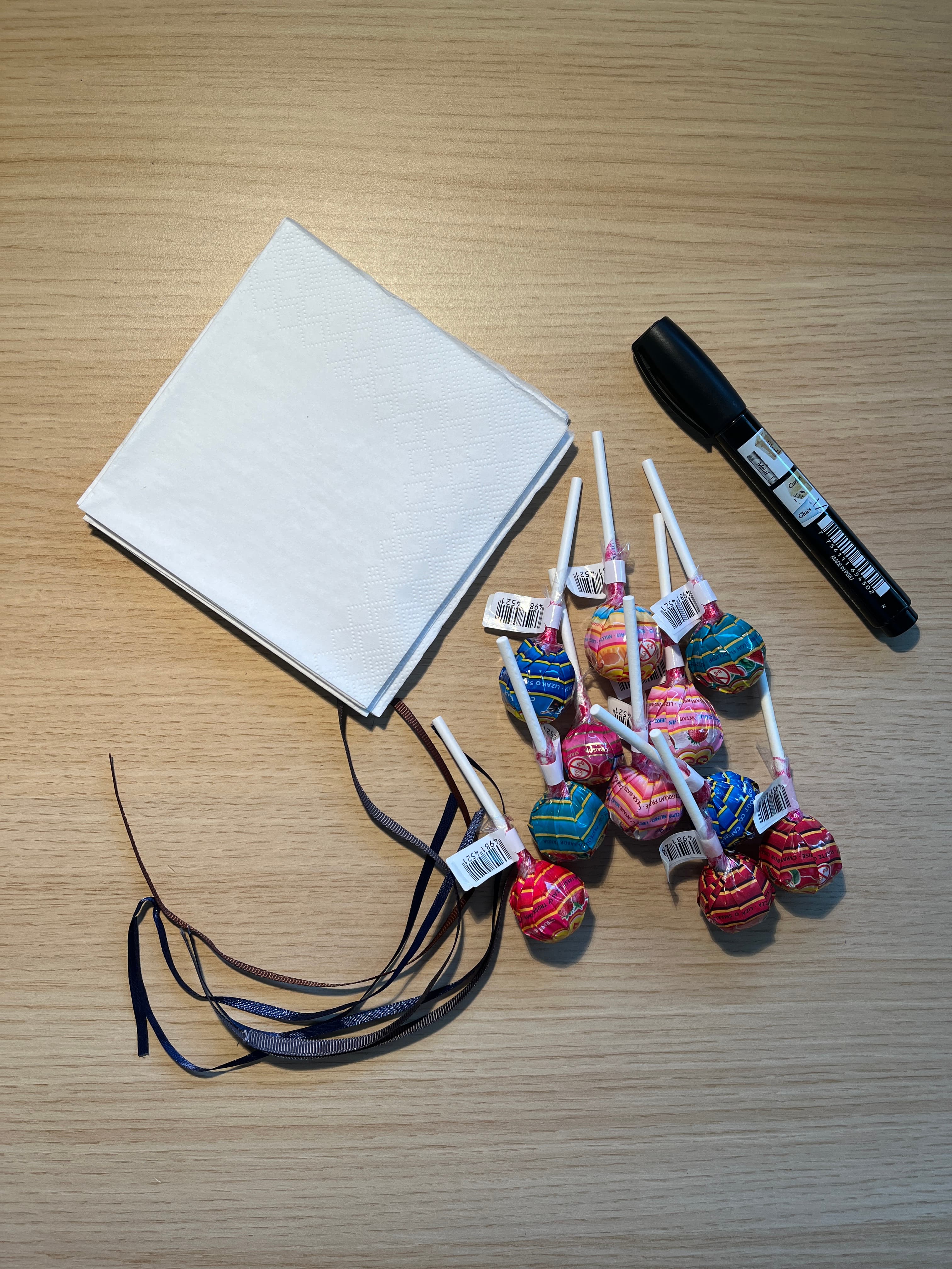 Adorable ghost treats made from lollipops wrapped in white tissue paper — Halloween craft