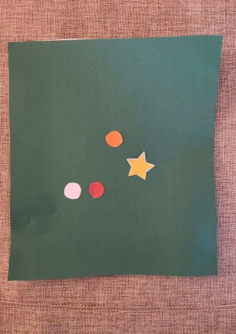 Free printable craft for kids for the holidays. Christmas and New Year's. Accordion Christmas tree.