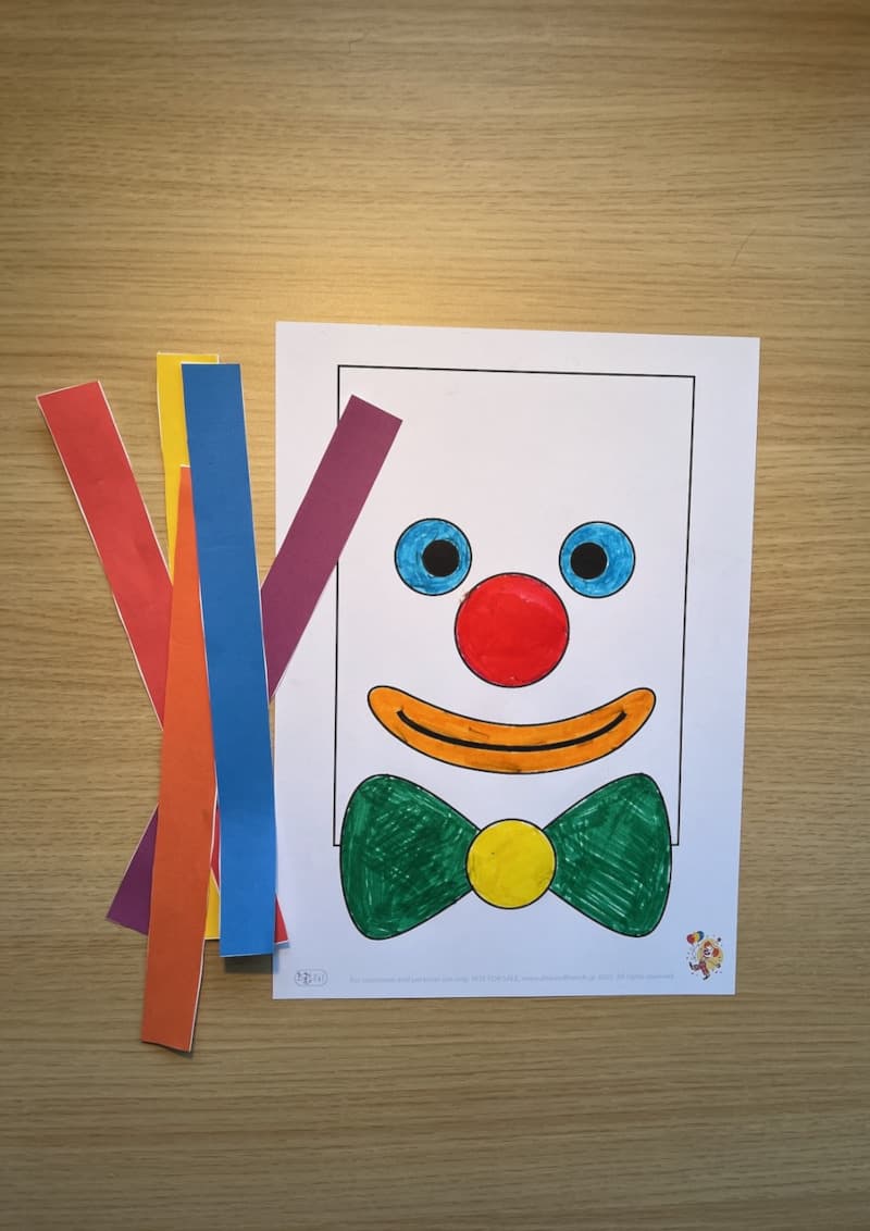 Αποκριάτικη χειροτεχνία κλόουν με πολύχρωμα μαλλιά για παιδιά προσχολικής ηλικίας