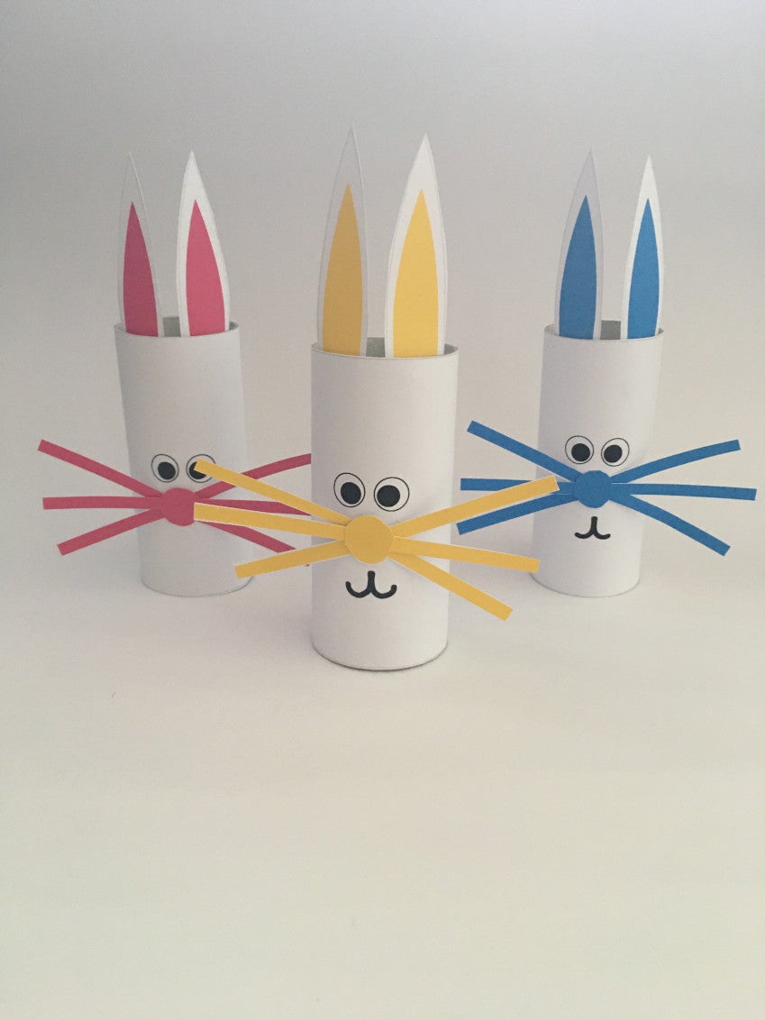 Easter craft for kids with toilet roll with free printable material. Bunnies.