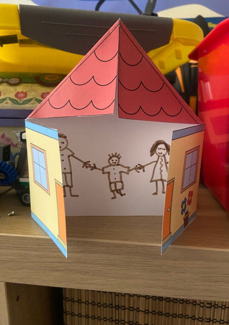 My family craft for preschoolers with free printable material.