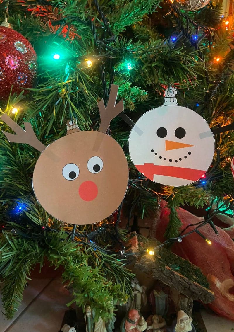 Free printable craft for kids for the holidays. Christmas and New Year's. Christmas tree balls. Reindeer, snowman.