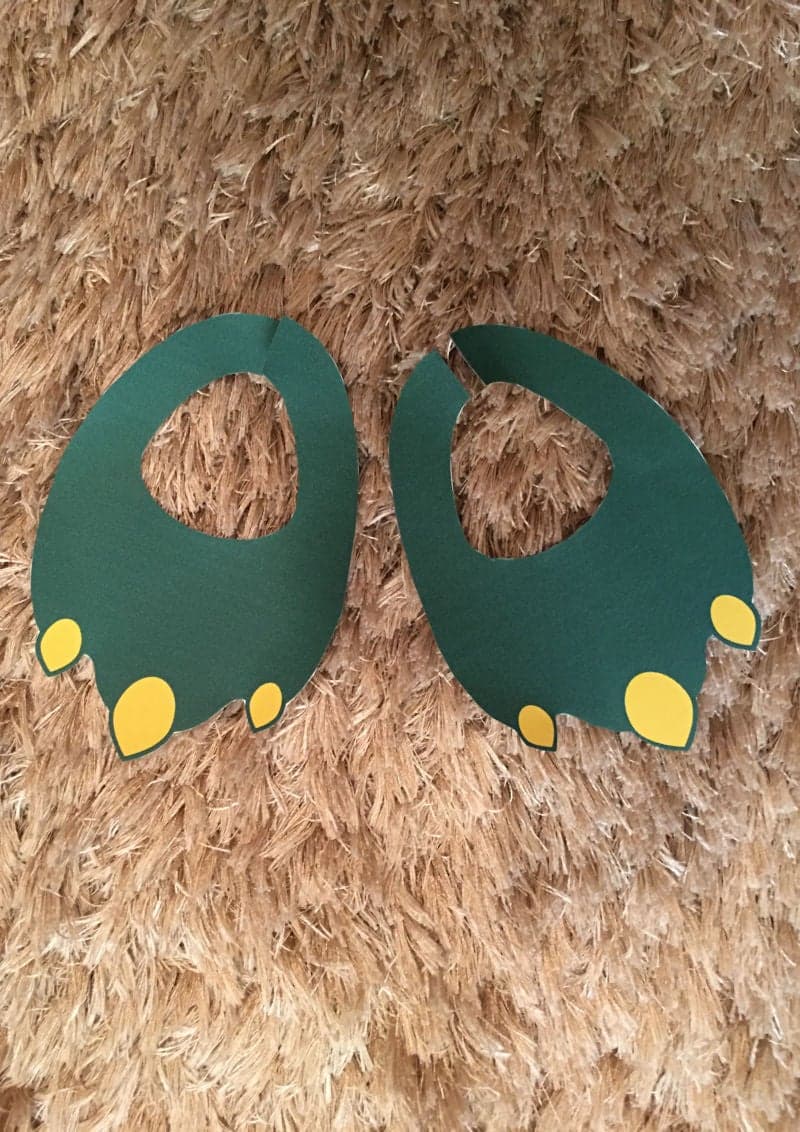 Δωρεάν εκτυπώσιμη χειροτεχνία για τις Απόκριες για παιδιά. Πόδια δεινόσαυρου. 