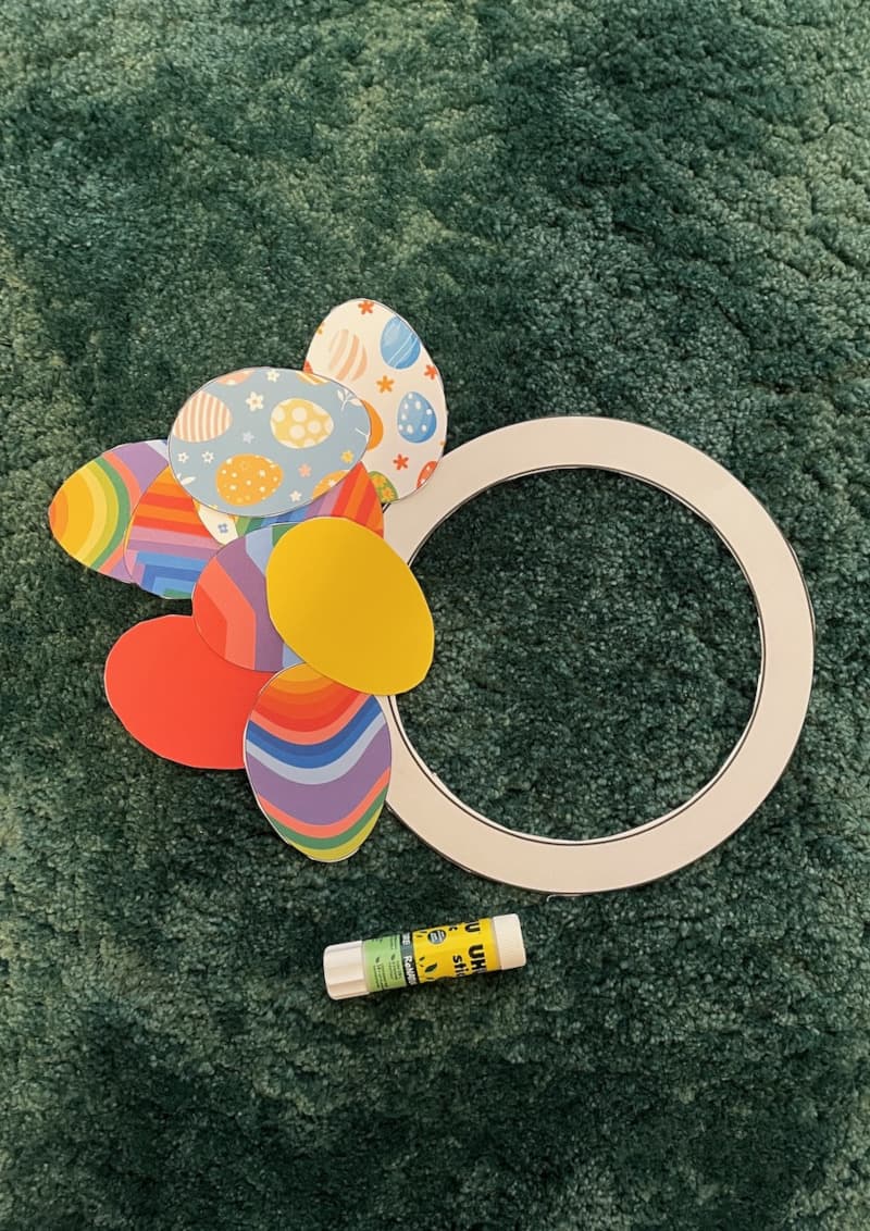 Easter wreath craft for kids made with eggs