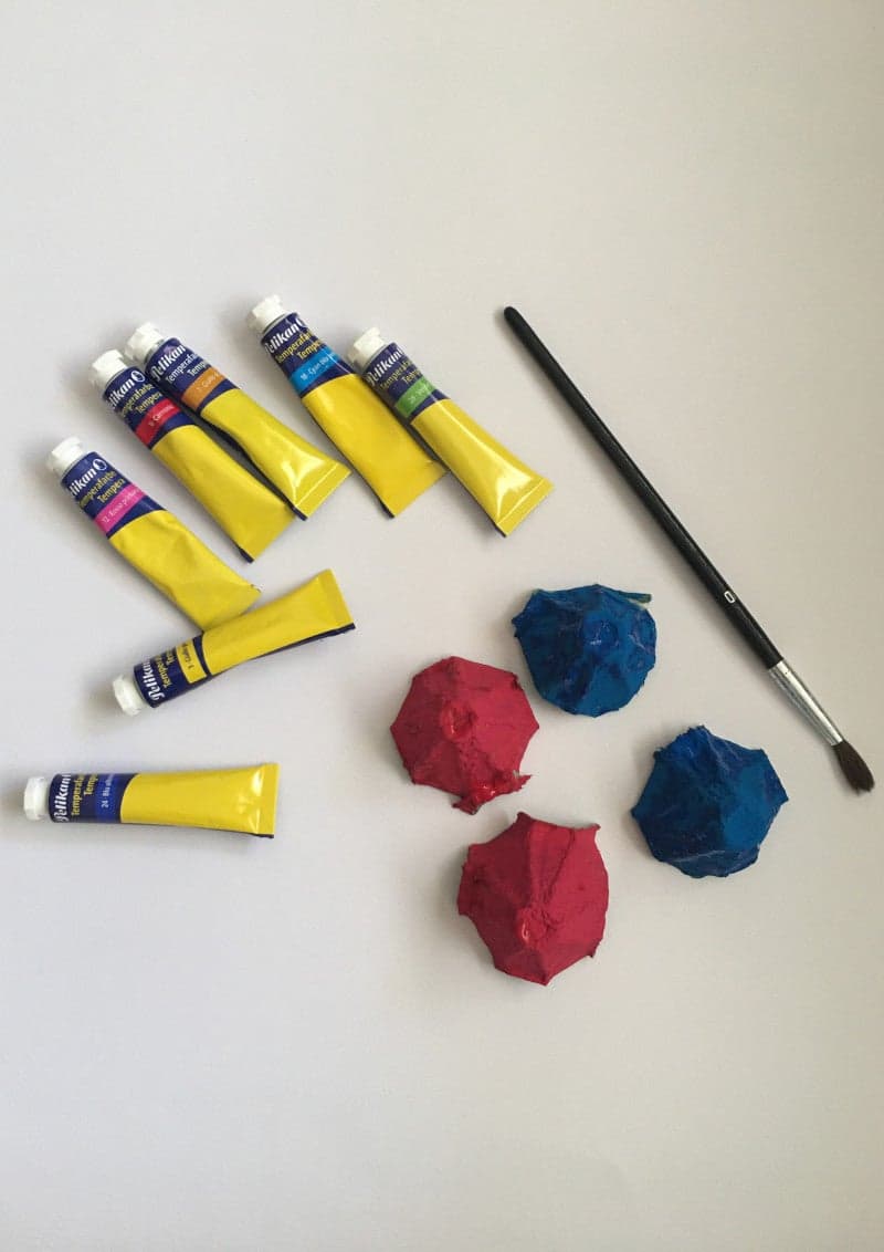 Χειροτεχνία για παιδιά για το Πάσχα. Αυγουλοθήκες βάσεις λαγουδάκια με μεγάλο στόμα. Υλικά.