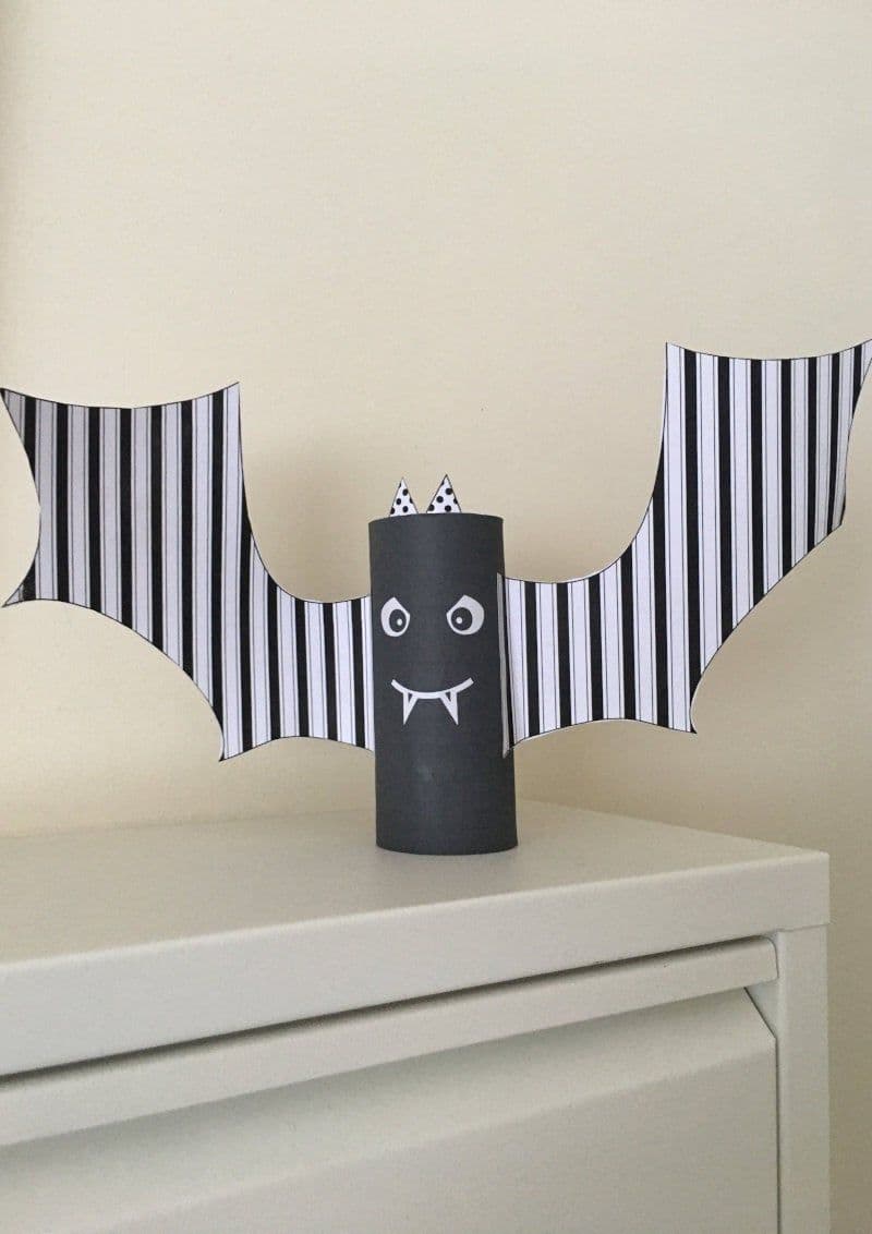 Halloween. The scary bat. Free printable craft for kids.