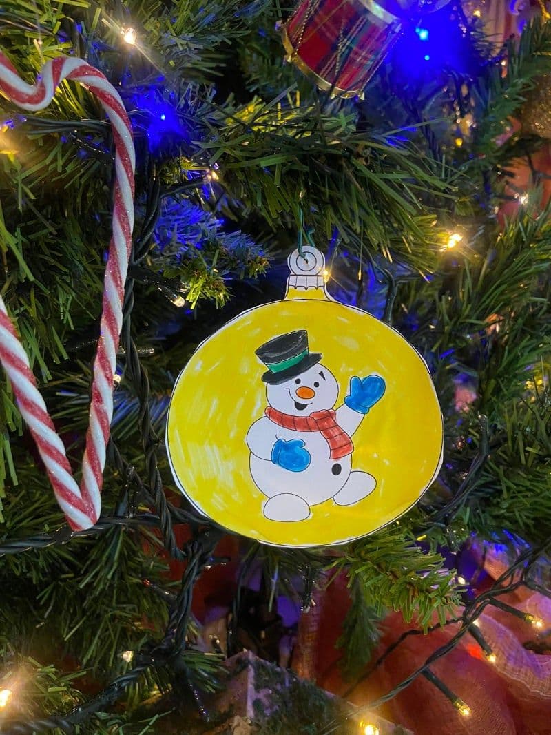 Free printable craft for kids for the holidays. Christmas and New Year's. Christmas tree balls. Santa belly, Santa Claus.
