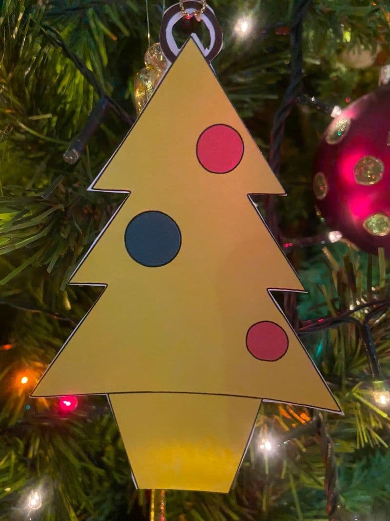 Free printable craft for kids for the holidays. Christmas and New Year's. Decorative Christmas tree.