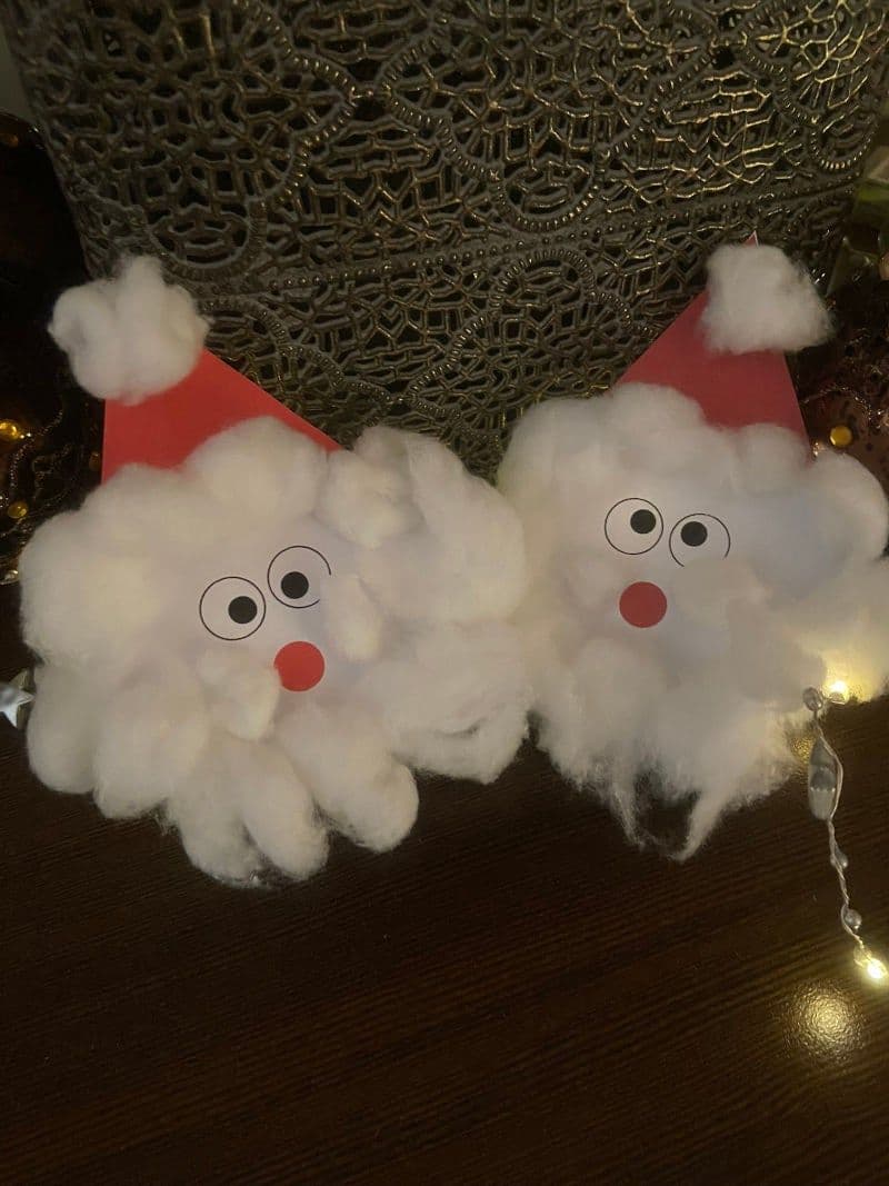 Free printable craft for kids for the holidays. Christmas and New Year's. Santa Claus with cotton.