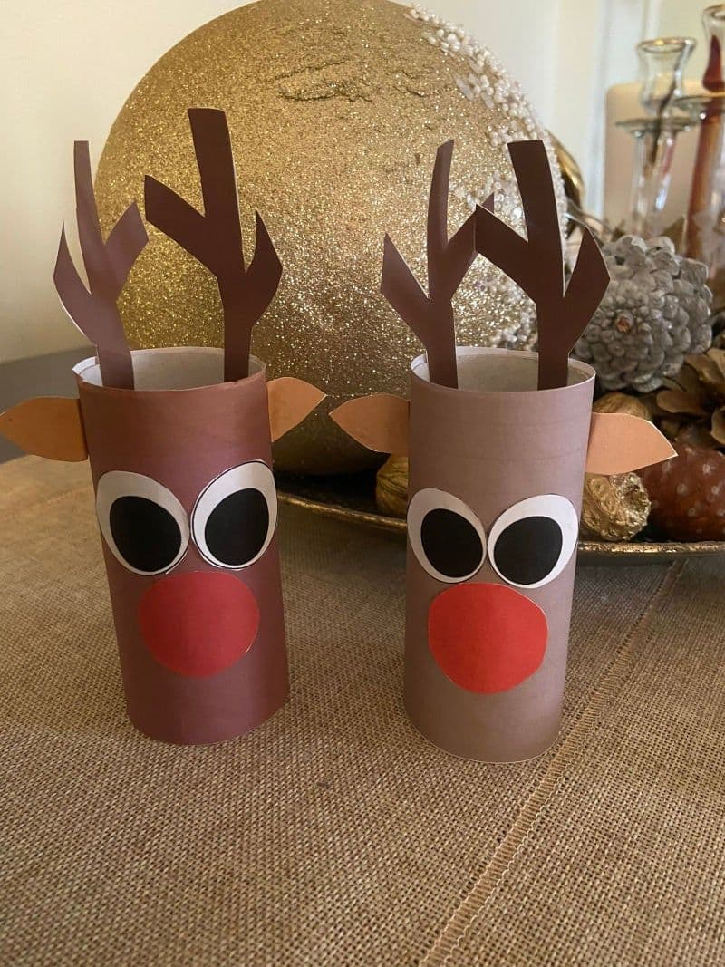 Free printable craft for kids for the holidays. Christmas and New Year's. Paper roll Rudolf the reindeer.