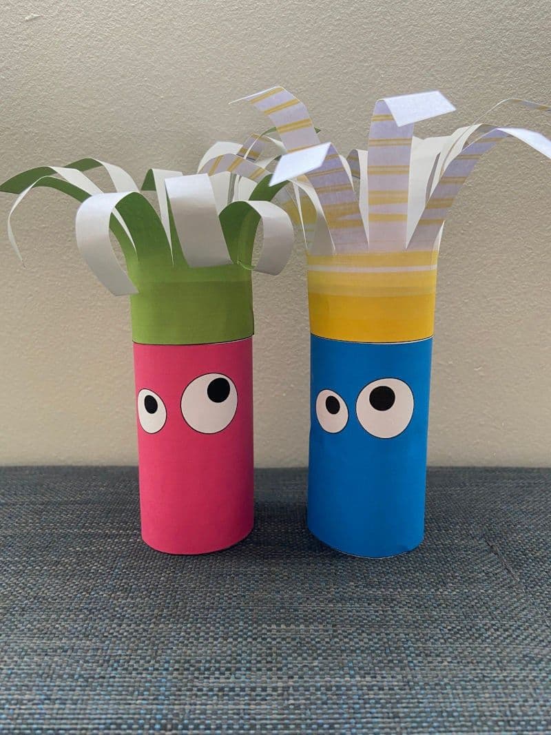 Craft for kids preschool kindergarten. Educational play for toddlers for preschool. Paper hair dolls. Toilet paper roll. Free printable material. 