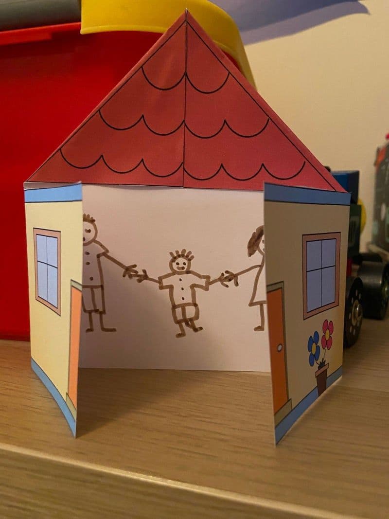 My family craft for preschoolers with free printable material.