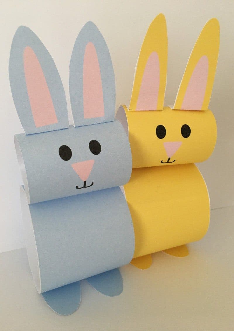 Easy Easter craft for kids with free printable material. Bunnies.