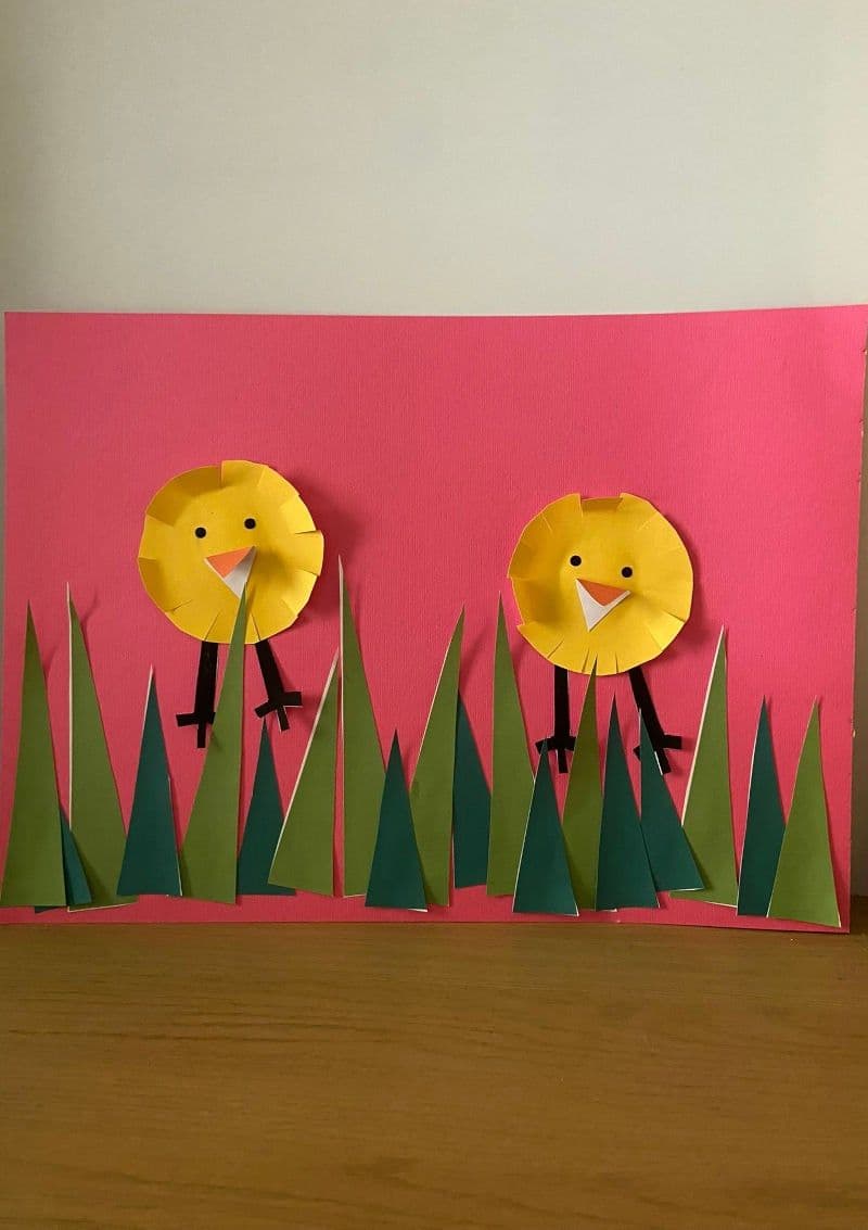 Easy Easter craft for kids with free printable material. Chicks with spring background.