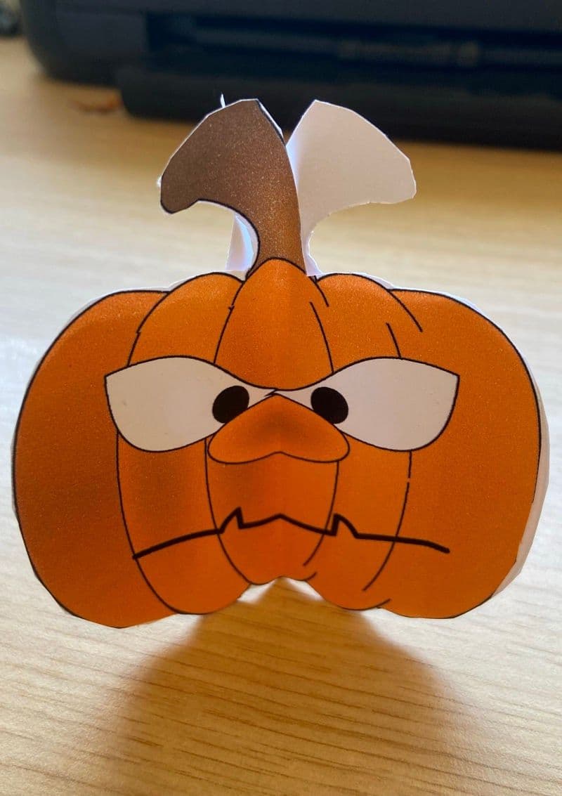 Halloween. Free printable craft for preschoolers. Decorative pumpkins.