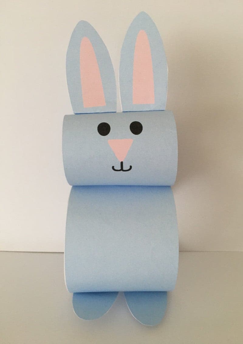 Easy Easter craft for kids with free printable material. Bunnies.
