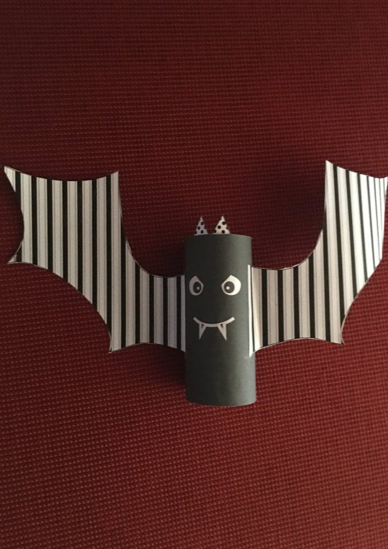 Halloween. The scary bat. Free printable craft for kids.