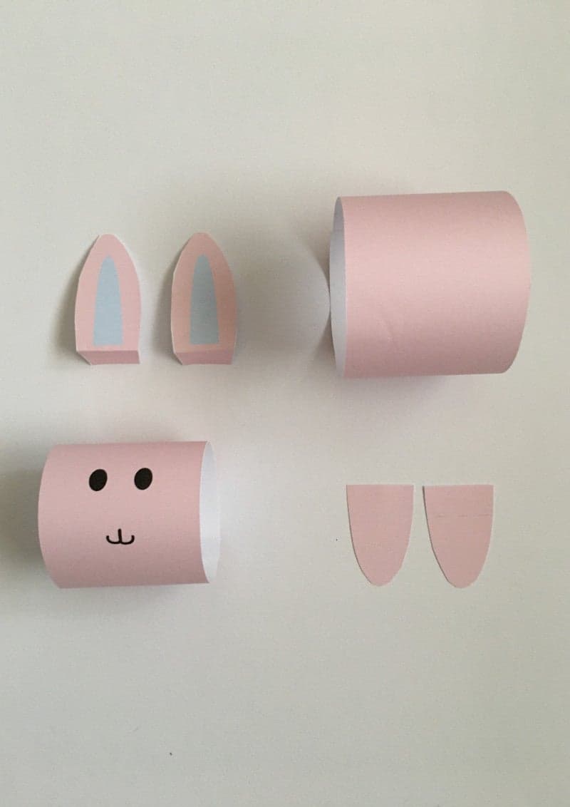 Easy Easter craft for kids with free printable material. Bunnies.