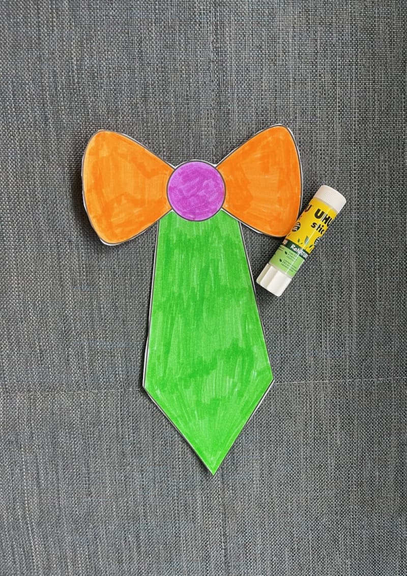 Αποκριάτικη χειροτεχνία με γραβάτα και παπιγιόν κλόουν για παιδιά προσχολικής ηλικίας