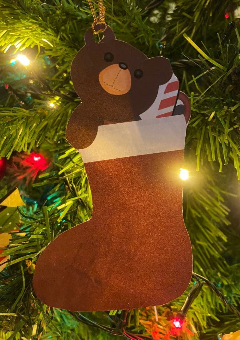 Free printable craft for kids for the holidays. Christmas and New Year's. Christmas stocking.