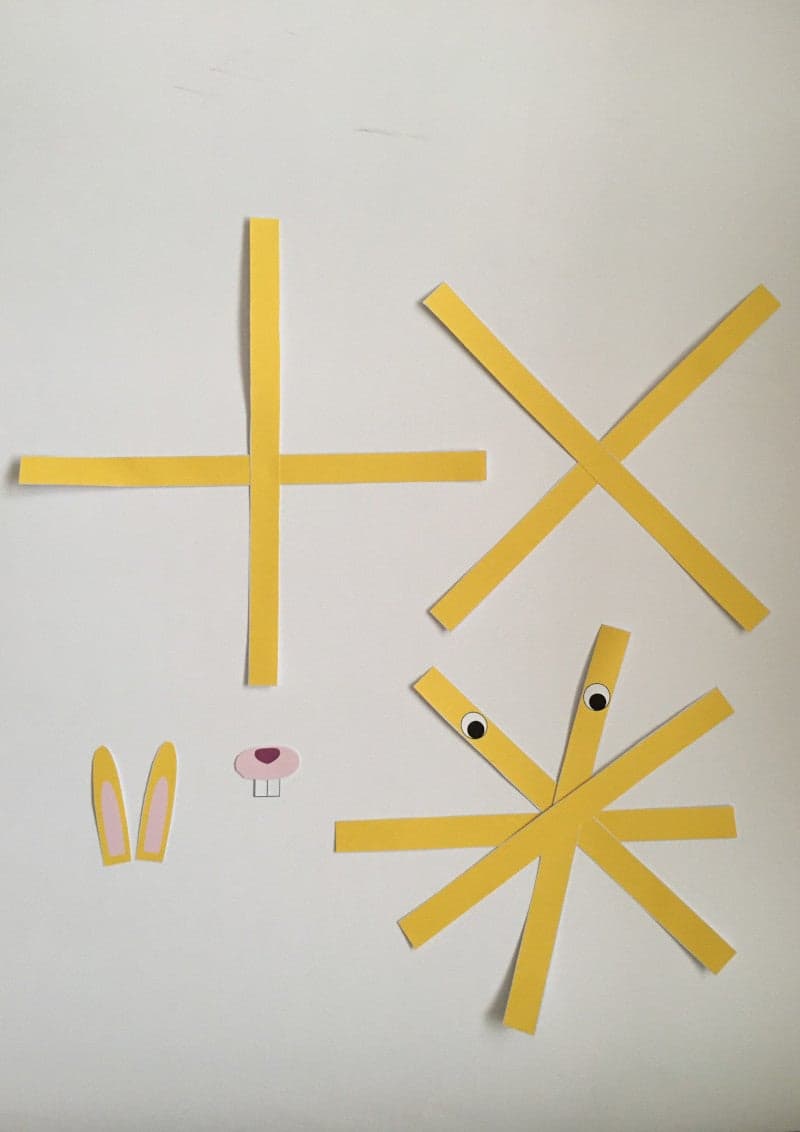 Easy Easter craft for kids with free printable material. Bunnies.