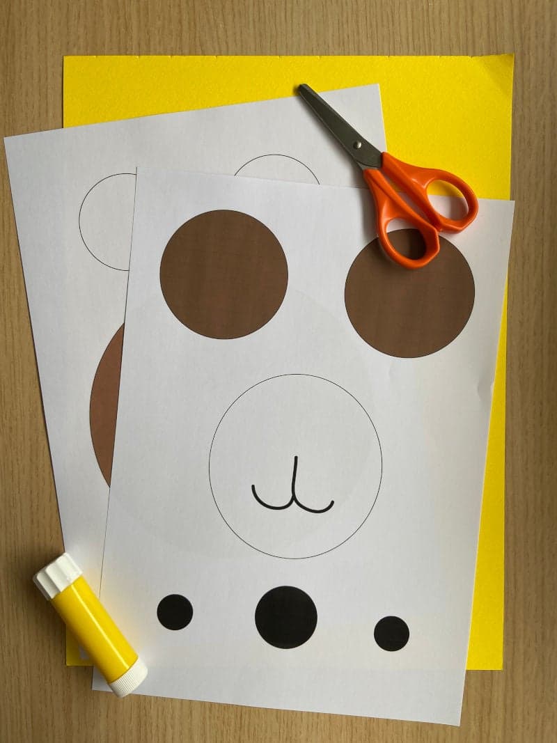Craft for kids preschool kindergarten. Educational play for toddlers for preschool. Learning the circle activity. The Teddy Bear. Free printable material. Glue. Scissors.