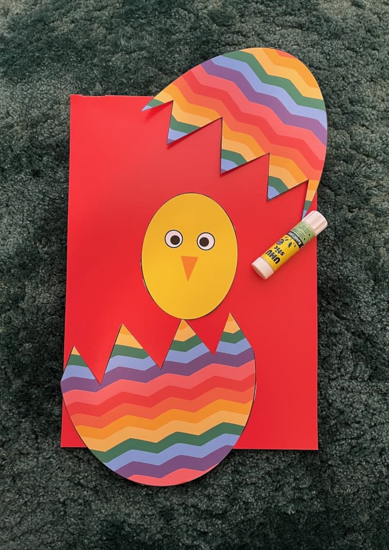 Easter craft for kids with a cracked egg and chick