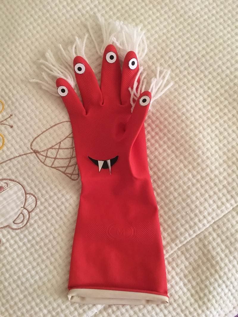 Monster glove craft for preschoolers with free printable material.