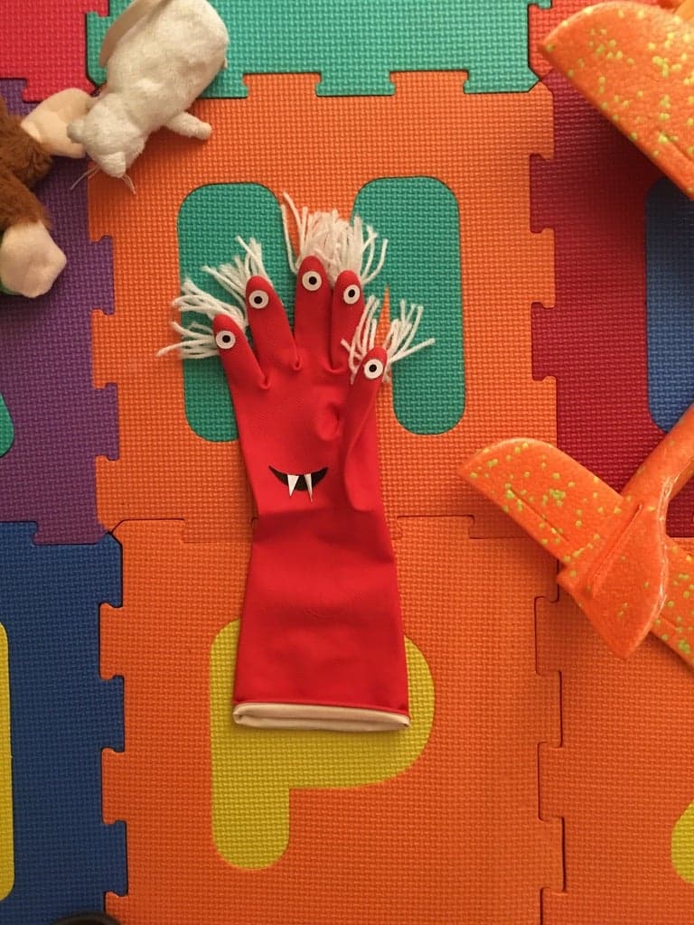Monster glove craft for preschoolers with free printable material.