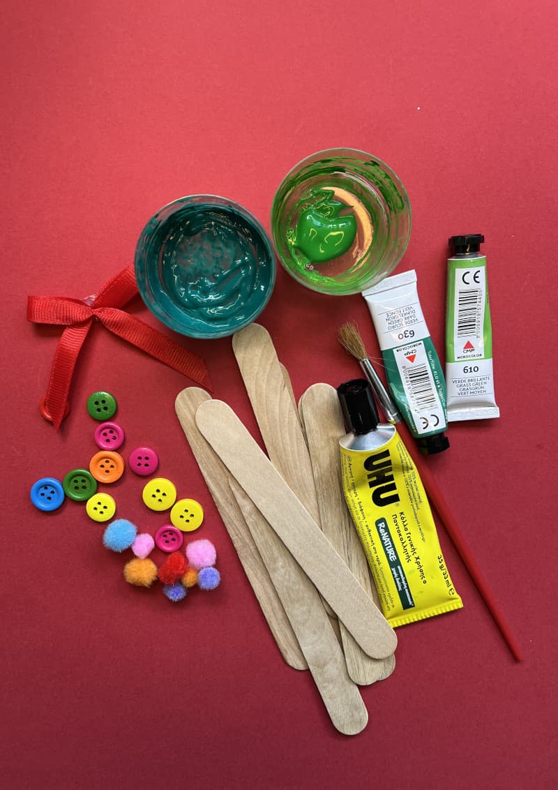 Χριστουγεννιάτικο διακοσμητικό δέντρο από γλωσσοπίεστρα